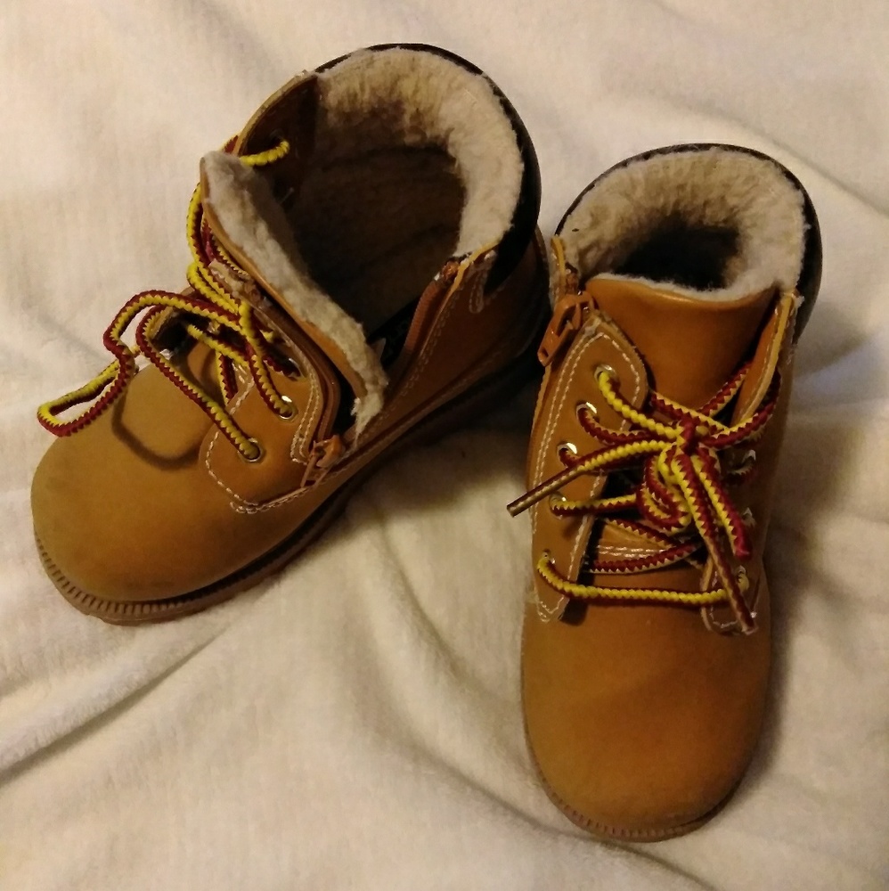 WATERPROOF Boots - Picture 6 of 6